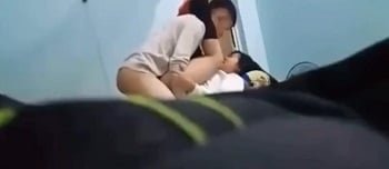 น้องสาวสองคนของซานต้าคอสเพลย์สำรวจโลกแห่งความสุขลึกลับ