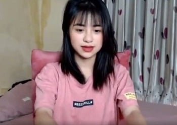 แม่เลี้ยงปล่อยให้ลูกชายของเธอดูดหีลูกสาวของตัวเองเพื่อตอบสนองความปรารถนา