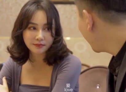 คนหนุ่มสาวสนุกกับเรื่องราวที่เล่าเรื่องราวกับเพื่อนบ้านของเธอที่พอใจกับเซ็กส์กับฉันโดยไม่คาดคิด