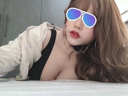 เมื่อเห็นพี่ชายของฉันน้องสาวของนักเรียนร้องขอทันที