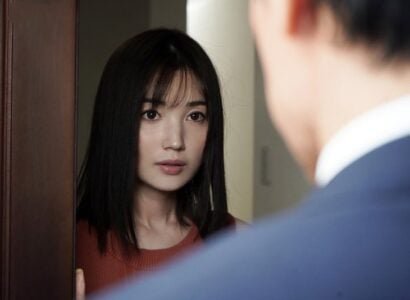 ครูยังคงมีเพศสัมพันธ์กับนักเรียนที่เขาบังคับหลังจากผ่านไป 10 ปีของการประชุมอีกครั้ง